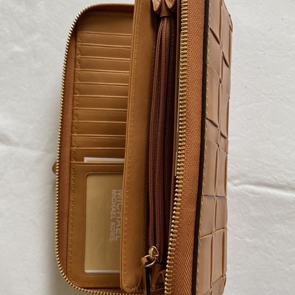 MICHAEL KORS Vivian Travel Continental Tan Woven Leather Wristlet Wallet - Picture 5 of 6